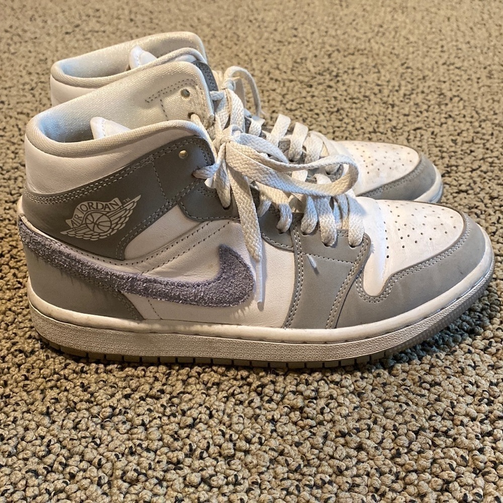 Nike Air Jordan White & Gray Hightop Sneakers Size 6 in EUC